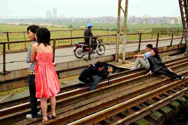 This is Vietnam’s latest dangerous train-selfie spot