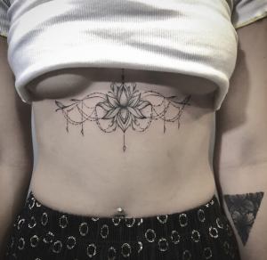 　　SECRET BEHIND A STERNUM TATTOO – EXPLANATION, TIPS, AND AFTERCARE